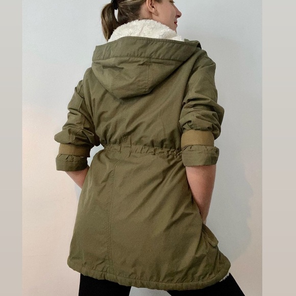 H&M coat 🧥 - Picture 3 of 8